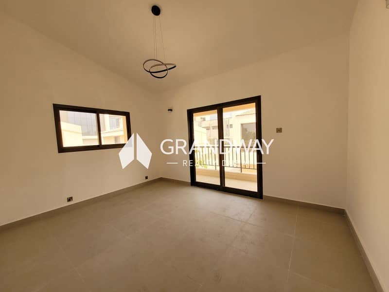 19 Spacious Villa I Private Garden I Prime Location — photo 19