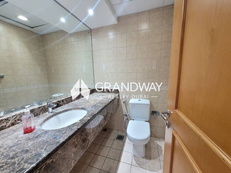 10 Stylish Apartment | Spacious | Prime Location — photo 10