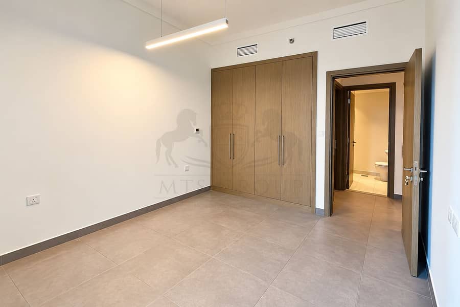 7 Minimalist Bedroom with Ensuite Access. png