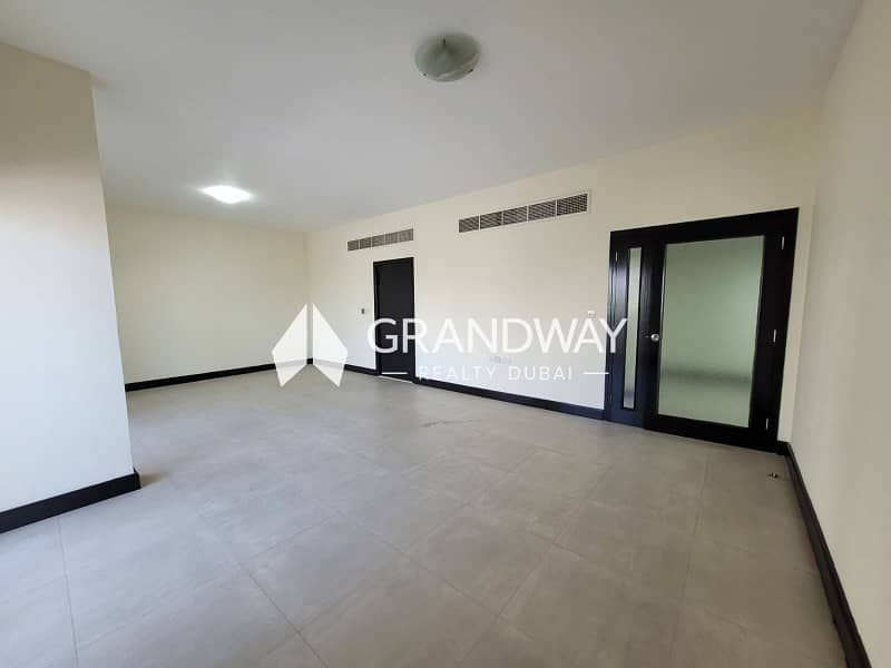 2 Bright Apartment | Spacious Layout | Al Muraqqabat — photo 2