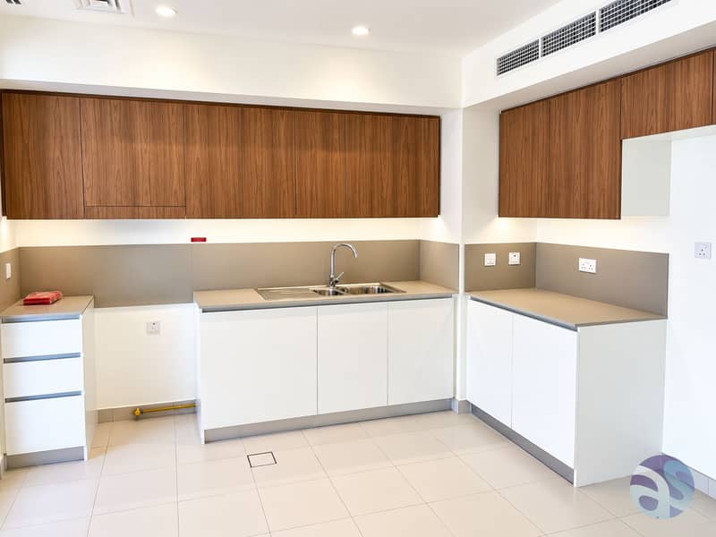 9 Modern Minimalist Kitchen Interior. png