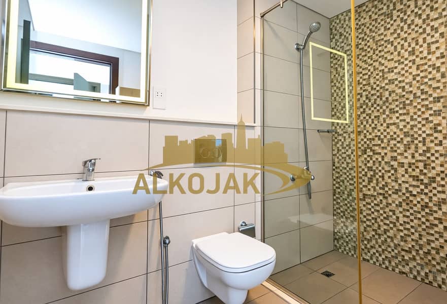 7 Bright Modern Mosaic-Tile Bathroom. png