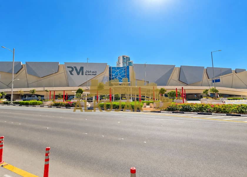 18 Reem Mall Under a Brilliant Blue Sky. png