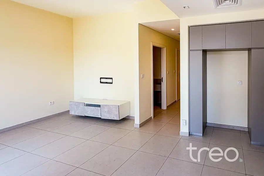 Prime Location I Immaculate I Vacant
