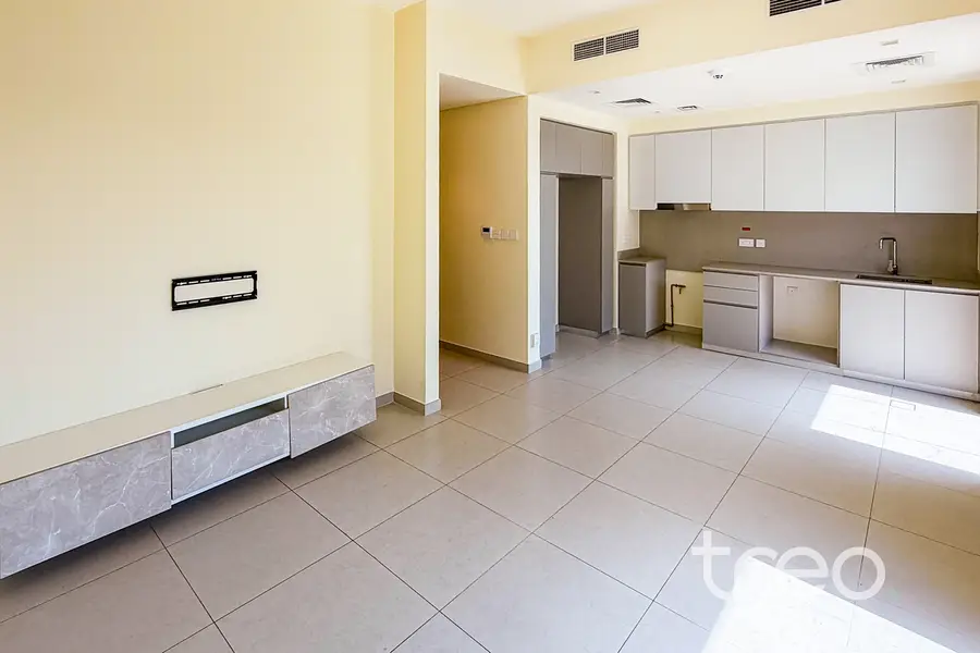 Prime Location I Immaculate I Vacant