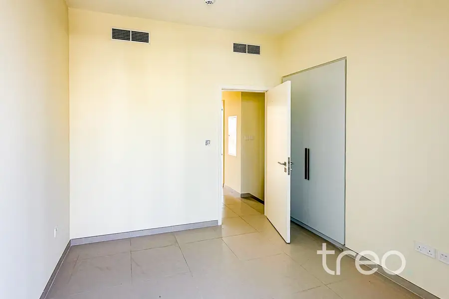 Prime Location I Immaculate I Vacant