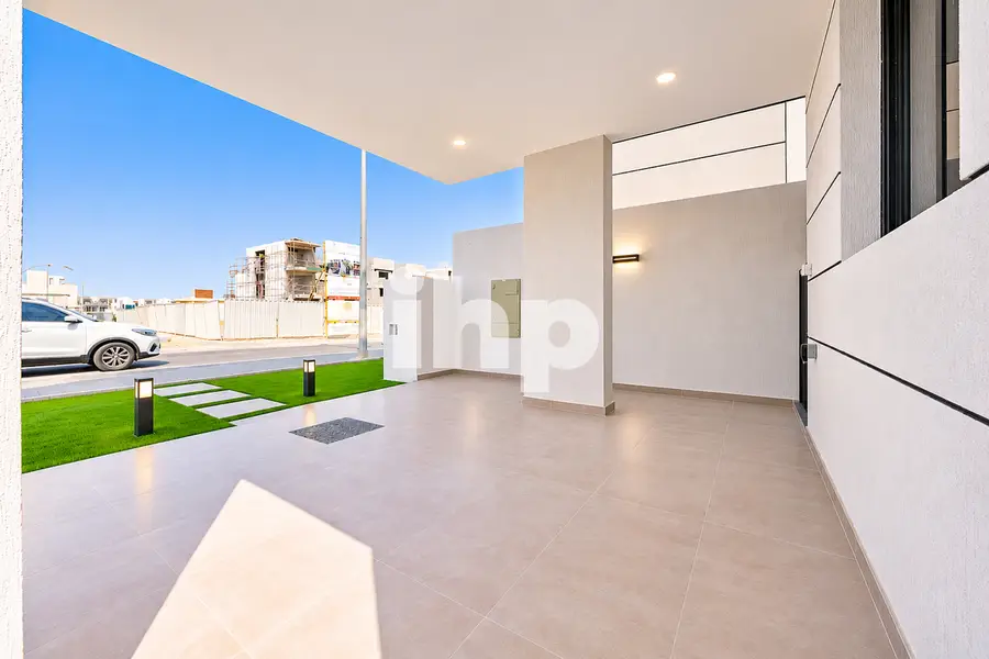 Luxury 3 BED | Spacious | Damac living