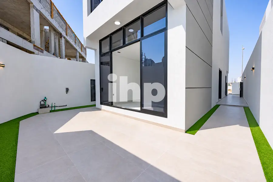 Luxury 3 BED | Spacious | Damac living