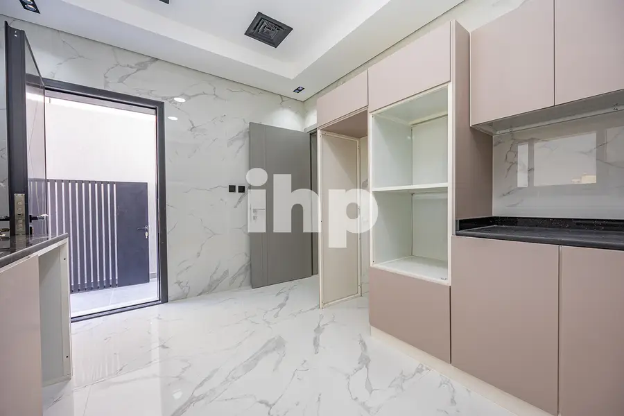 Luxury 3 BED | Spacious | Damac living