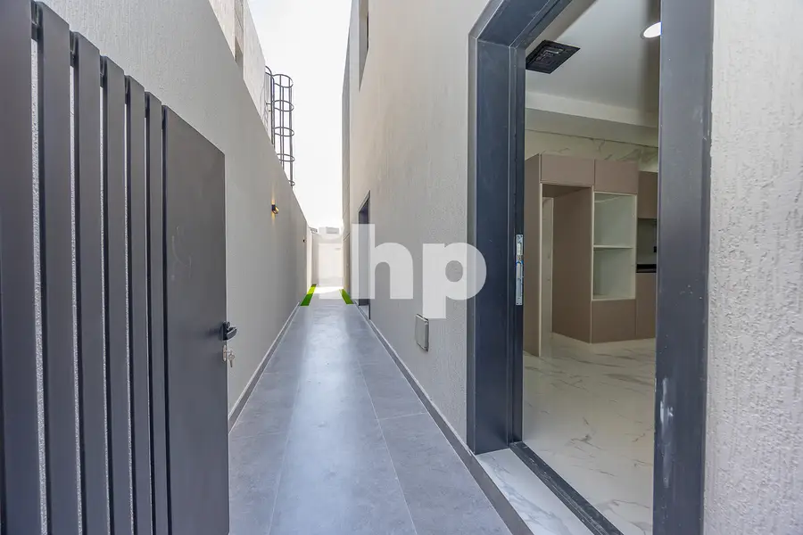 Luxury 3 BED | Spacious | Damac living