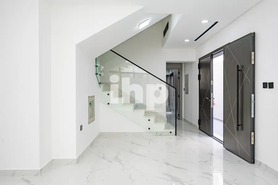 Luxury 3 BED | Spacious | Damac living