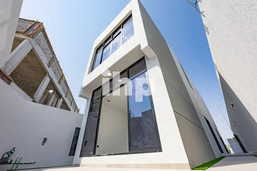 Luxury 3 BED | Spacious | Damac living