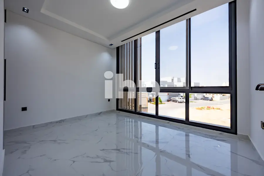 Luxury 3 BED | Spacious | Damac living