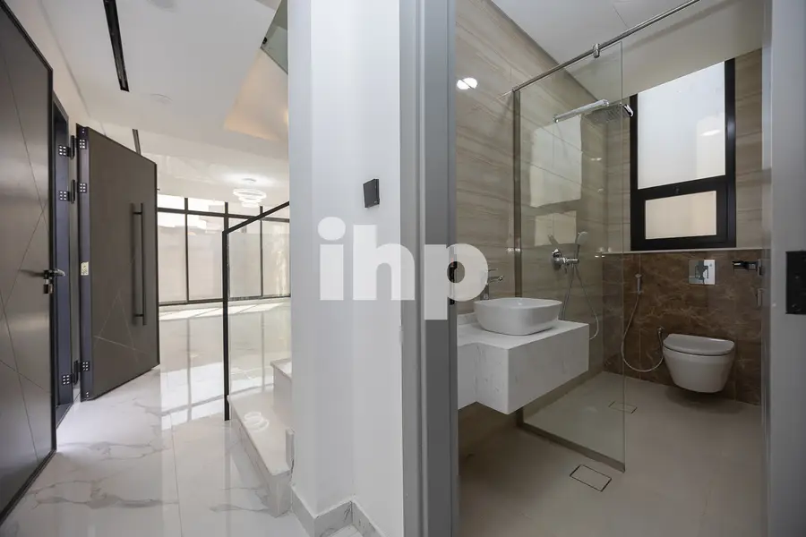 Luxury 3 BED | Spacious | Damac living
