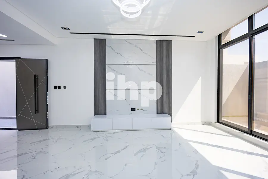 Luxury 3 BED | Spacious | Damac living