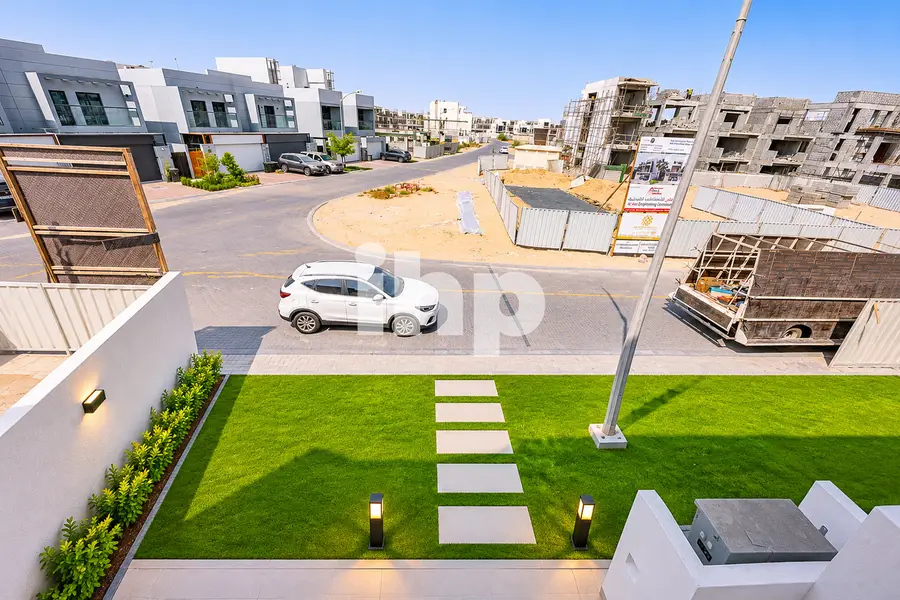 Luxury 3 BED | Spacious | Damac living