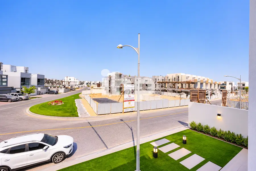 Luxury 3 BED | Spacious | Damac living