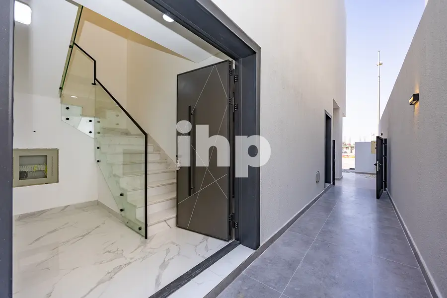 Luxury 3 BED | Spacious | Damac living