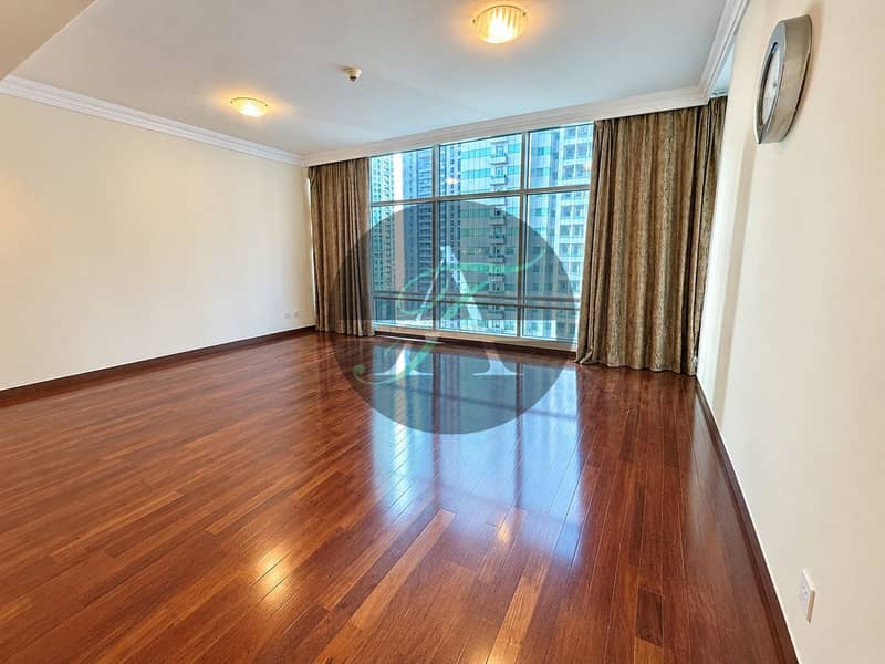 7 Empty Modern Living Room with City Views. png