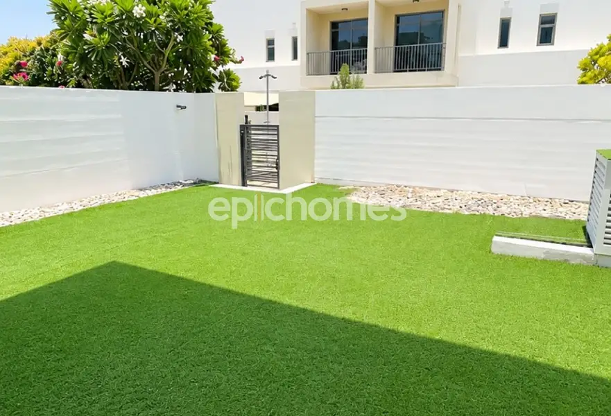 Vastu Compliant | Big Plot | On Pool & Park