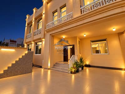 فلیٹ 2 غرفة نوم للايجار في المشرف، أبوظبي - Luxury Villa Courtyard at Night. png فلیٹ 2 غرفة نوم للايجار في المشرف، أبوظبي - Luxury Villa Courtyard at Night. png