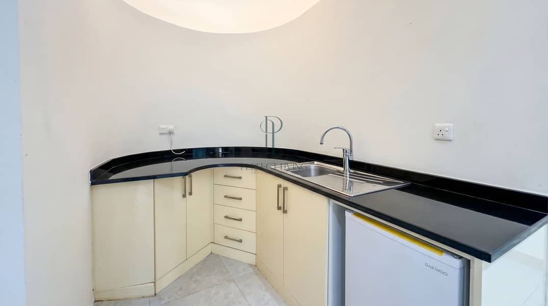 4 compact_kitchen_empty_polished. jpg