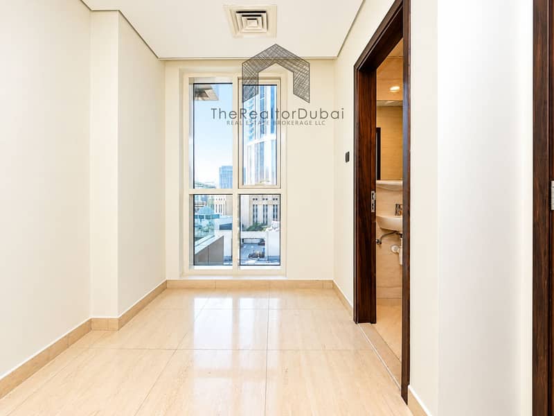 7 Modern Apartment Corridor with City View. png