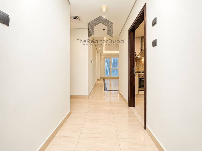 10 Modern Neutral Apartment Hallway. png