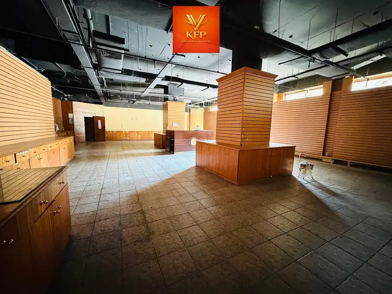 Showroom Available Near To DCC Metro Station