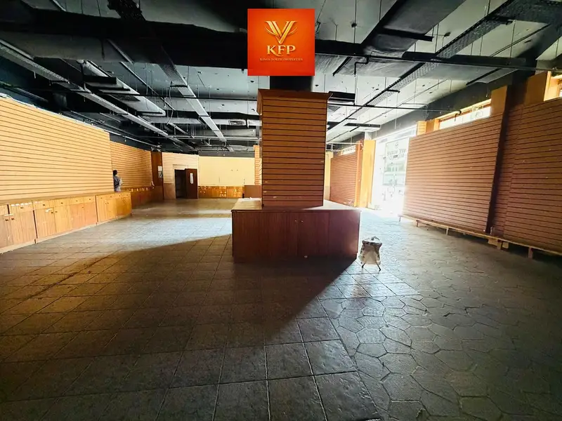 Showroom Available Near To DCC Metro Station