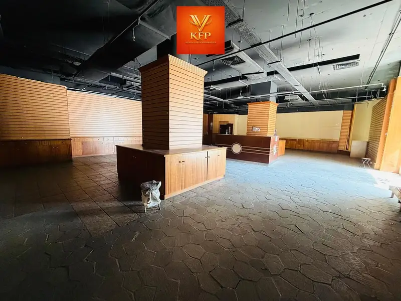 Showroom Available Near To DCC Metro Station