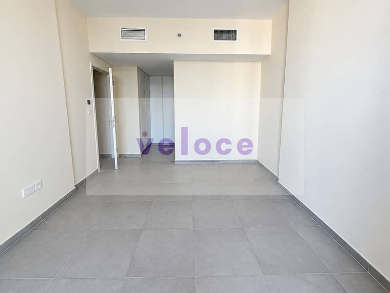 2 Minimal Modern Room with Hallway Depth. png