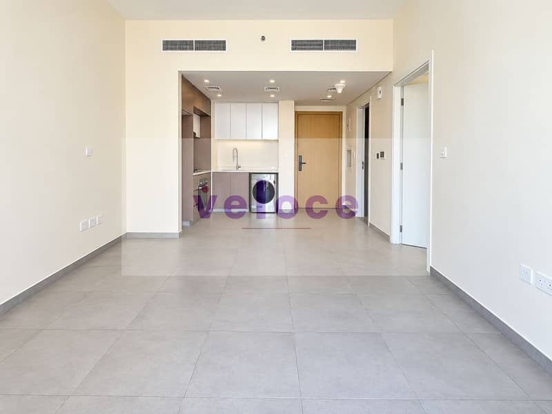 4 Minimalist Empty Apartment Interior. png
