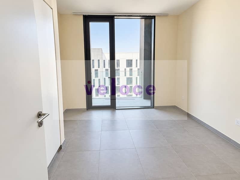 6 Modern Empty Apartment Bedroom. png