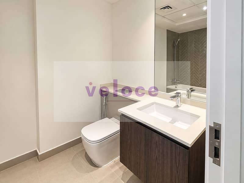 5 Minimalist Cream-Toned Modern Bathroom. png
