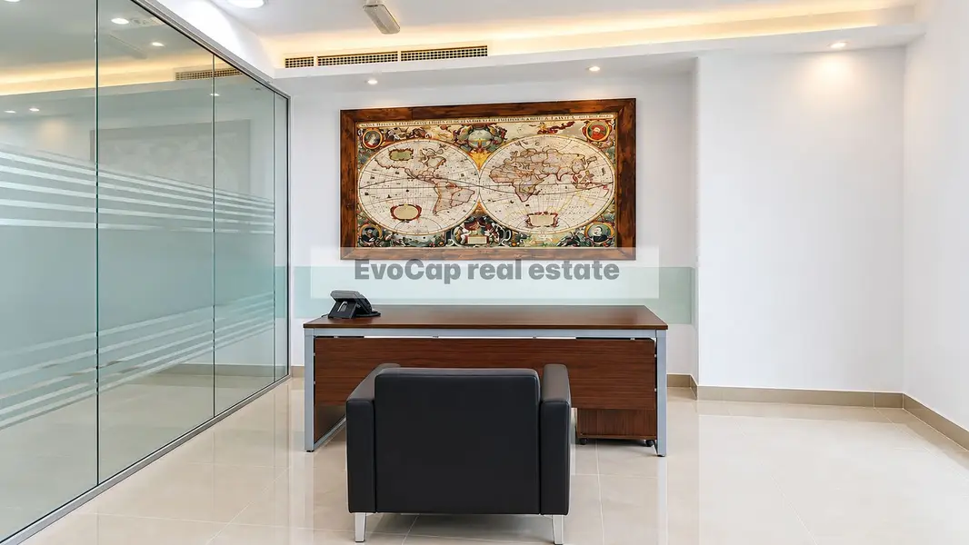 FULLY FITTED - READY TO MOVE IN - PRIME ADDRESS