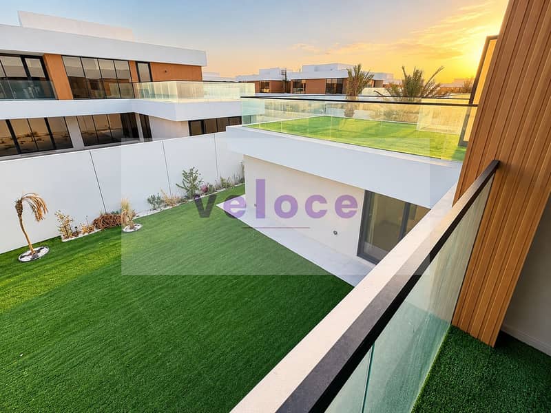17 Sunset Over a Modern Courtyard. png