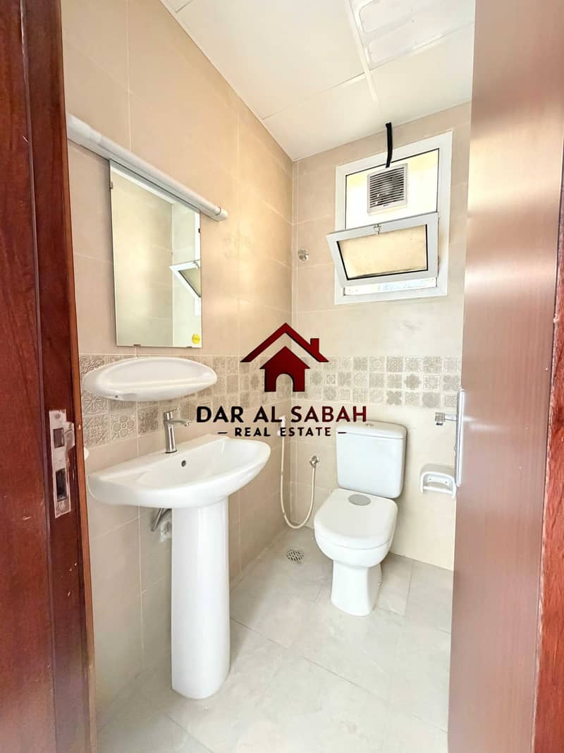 4 aff8b329-c7a4-47b5-a130-fda439fcf7ee. jpeg