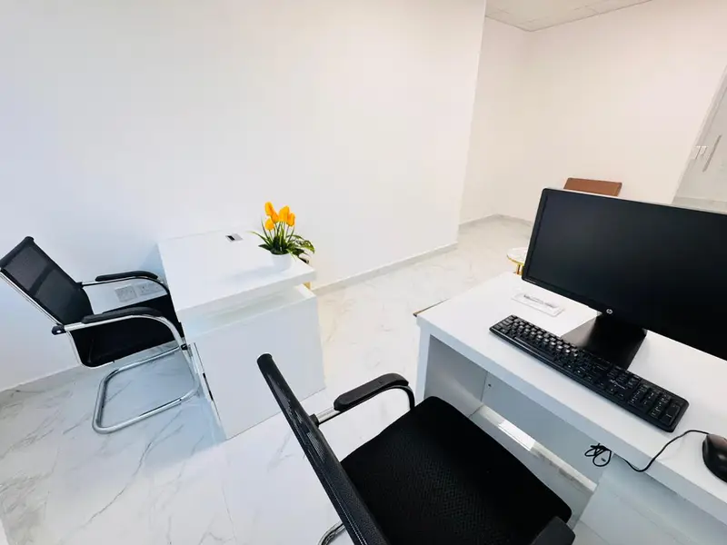 Modern Office | Bank Account Assistance | Free Amenities