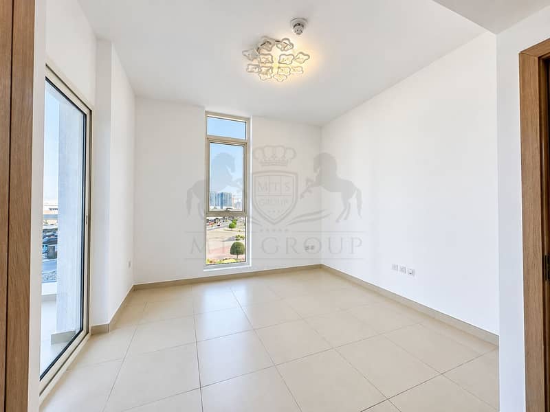 9 Bright Empty Modern Apartment Interior. png