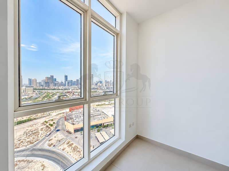 8 Bright Empty Room with City View. png