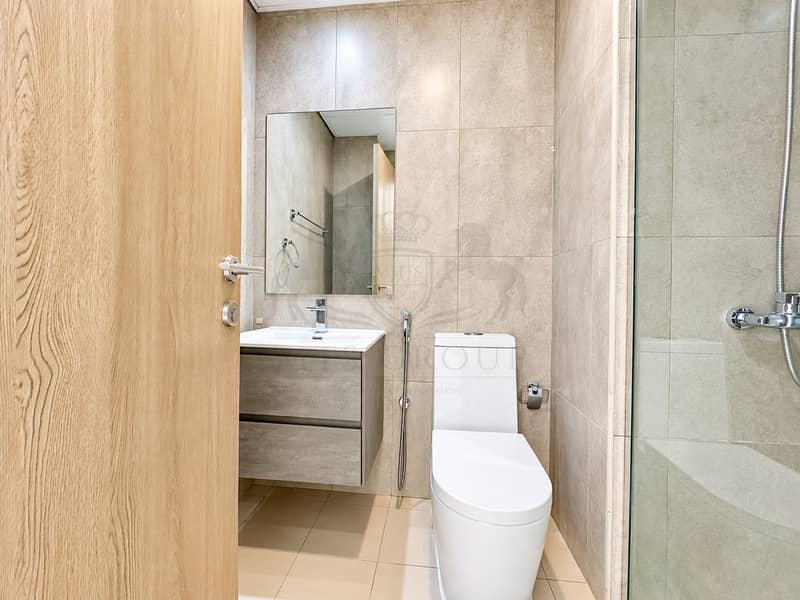 19 Modern Neutral-Toned Bathroom. png