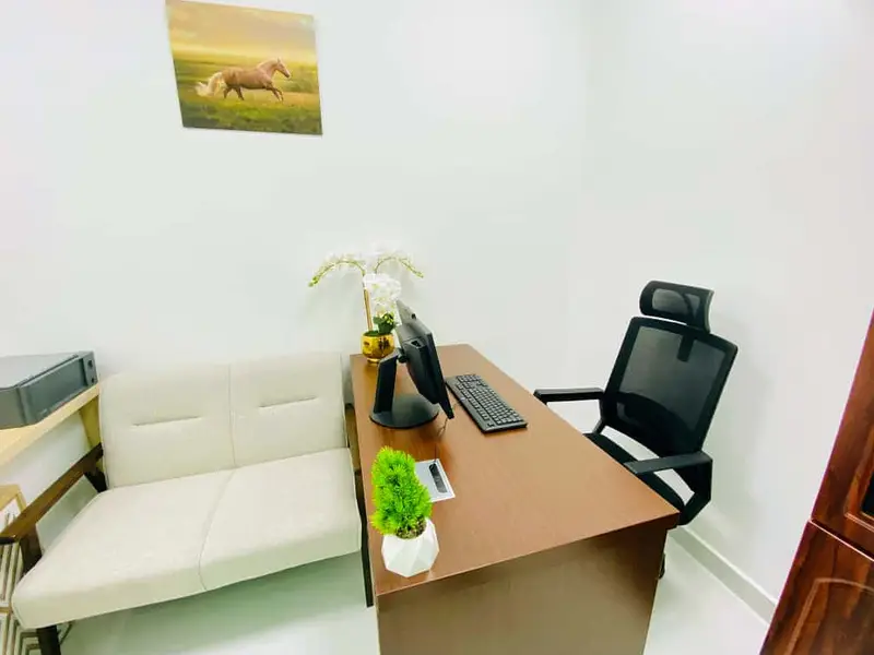 Beautiful office with Bank account assistance |Free Amenities