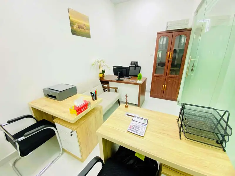 Beautiful office with Bank account assistance |Free Amenities