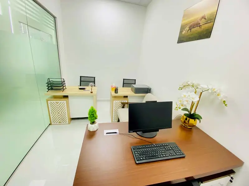 Beautiful office with Bank account assistance |Free Amenities