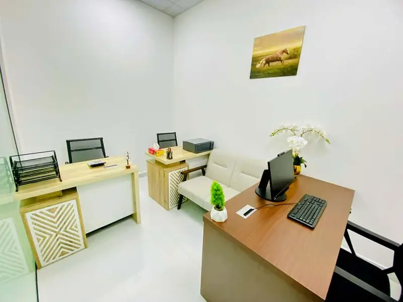 Beautiful office with Bank account assistance |Free Amenities