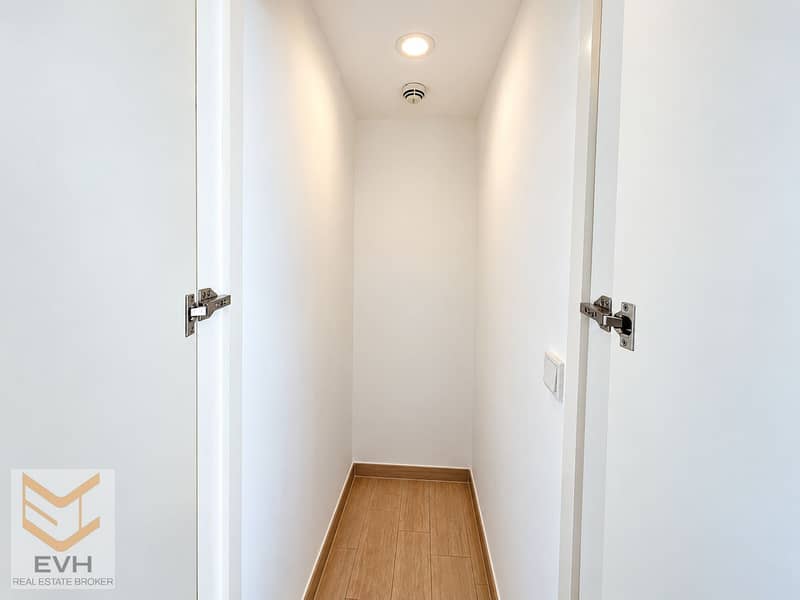 9 Minimalist White Storage Alcove. png