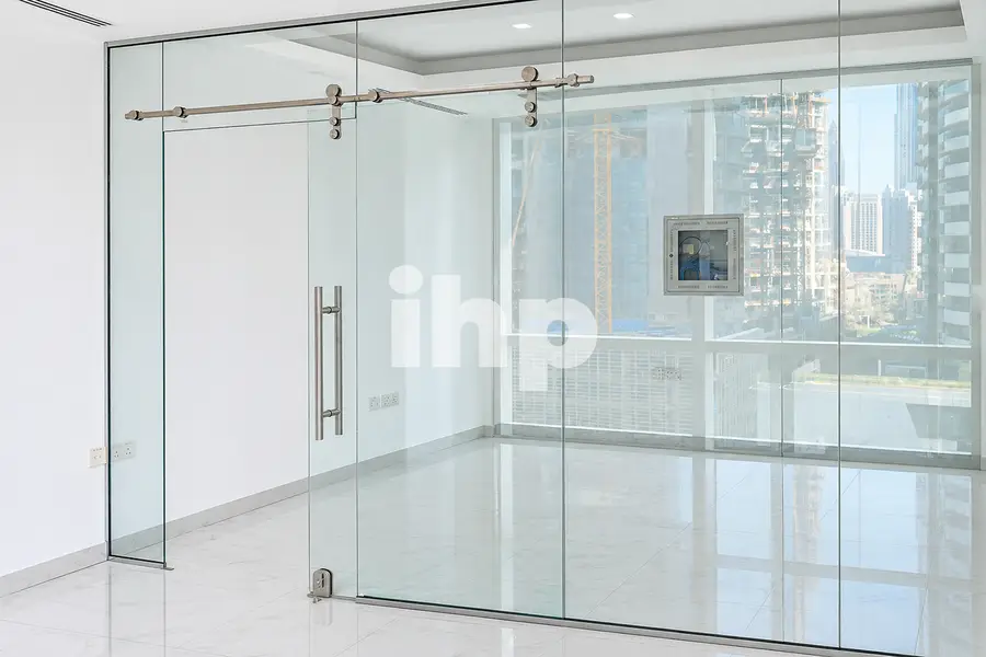 Unfurnished | Premium office | Vacant
