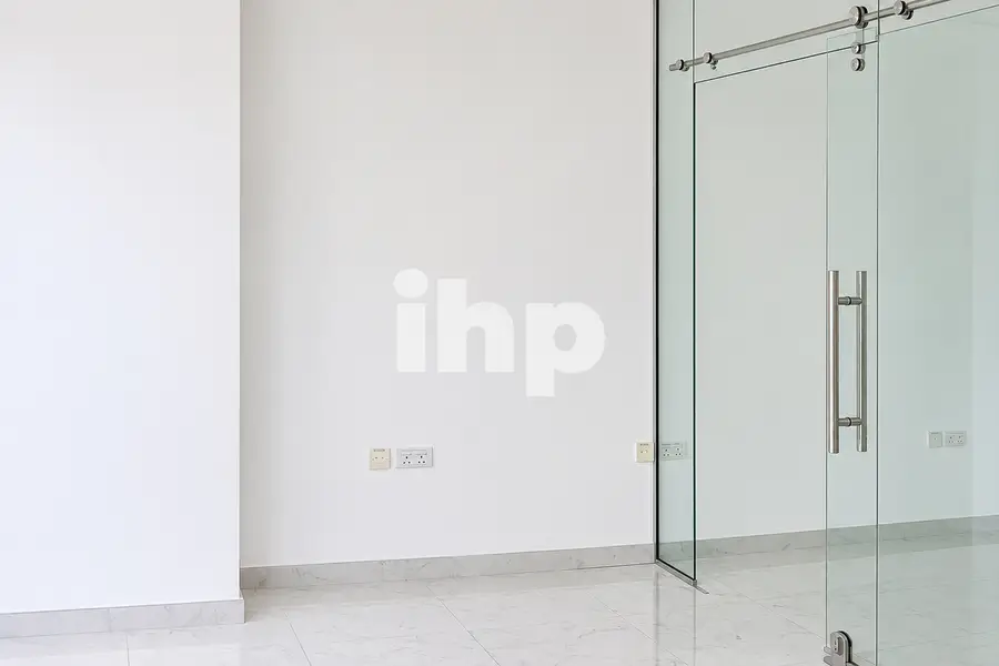 Unfurnished | Premium office | Vacant