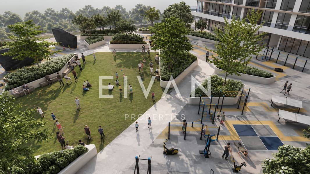 6 Modern Courtyard with Fitness Plaza. png